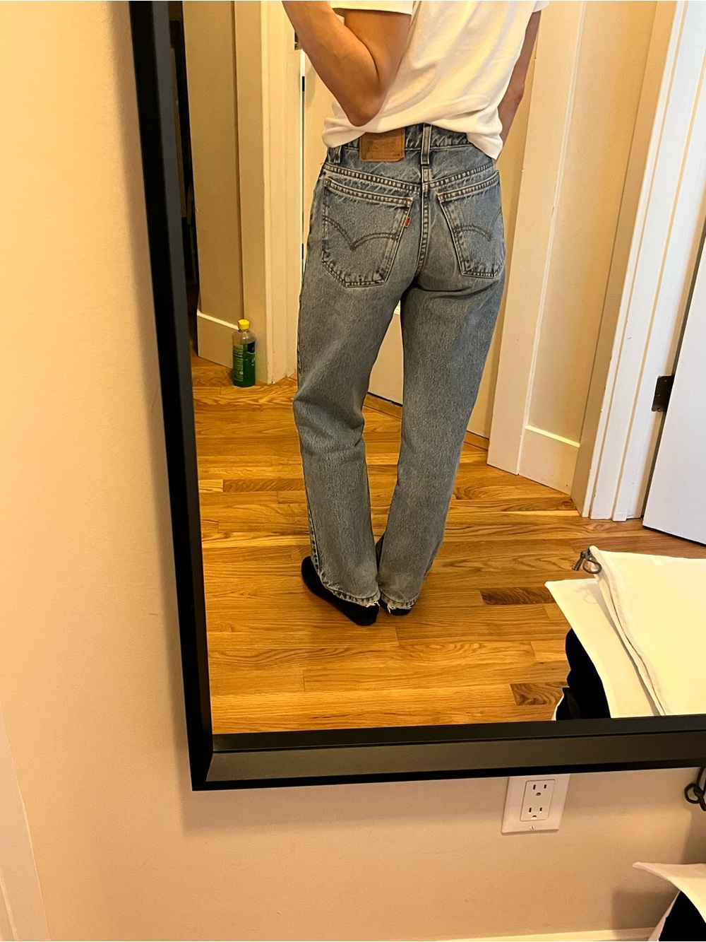 Levi's Relaxed Straight Jeans in Light Blue Wash - Picture 3 of 11